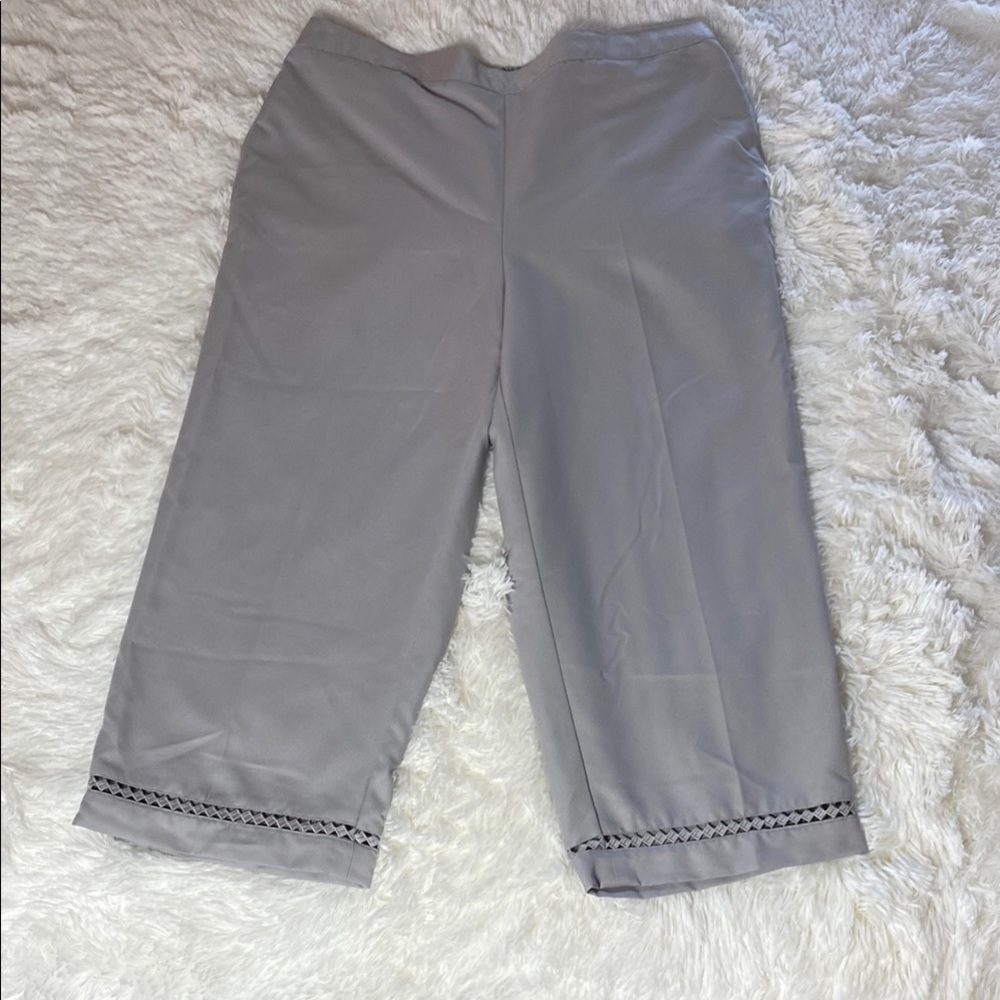 Alfred Dunner Gray Cropped Pants women’s size 12